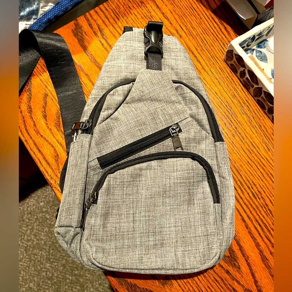 Multi-pocket crossbody